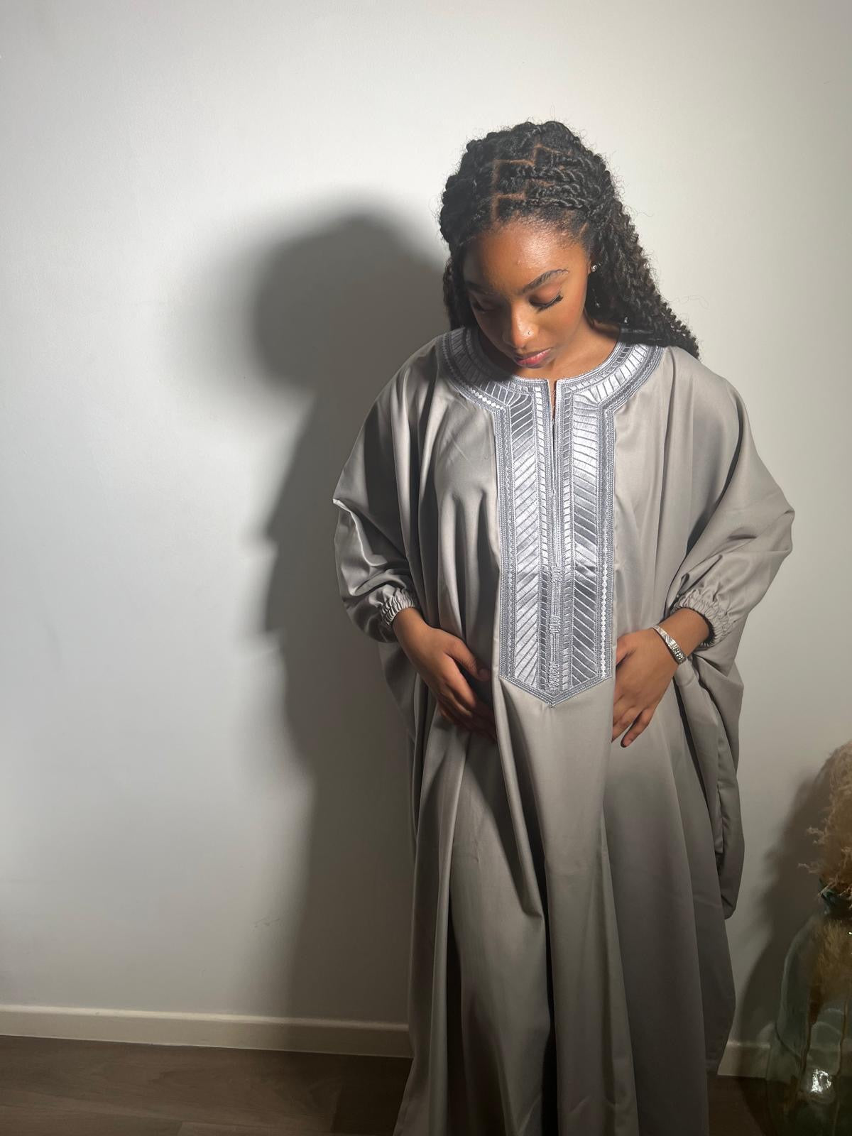 Tenue grise clair FEMME